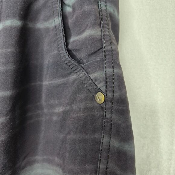 Vuori Lined Striped Gray and Black Kore Shorts Size Small - Picture 3 of 8